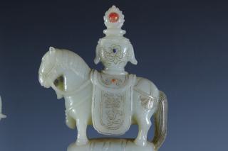 旧藏 景泰蓝镶和田玉象马蜡台 尺寸:高39.4cm 直径9.5cm 描述:这是一