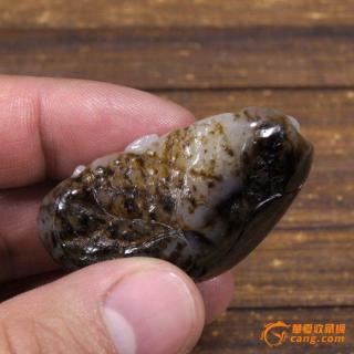 油润和田玉黑皮俄料连年有余